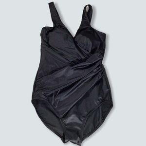 NWT Ruby Ribbon Shaping Swimsuit Aruba Size 10